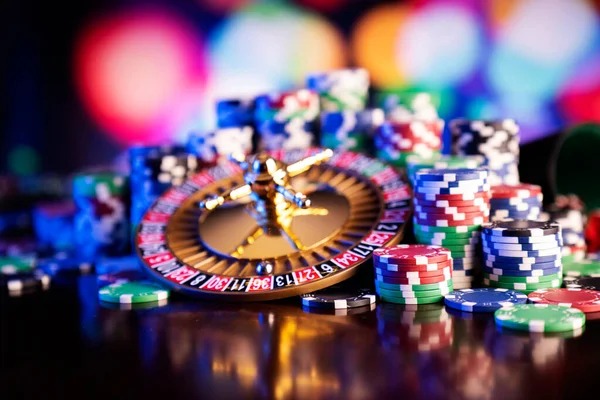 okwin apk Starburst platform interface showing Liga 1 fixtures and live-casino tables